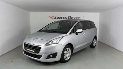 Usado Peugeot 5008 Allure 115 HP (84 kW) 2014 Cinza Monovolume