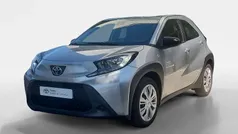 Cinza (pintura metalizada) Usado 2023 Toyota Aygo X-play Citadino | € 16.750 (Preço justo)