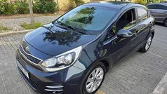 Azul Usado 2016 Kia Rio Citadino | € 11.000 (Preço justo)