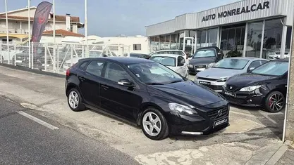Preto Usado 2015 Volvo V40 Momentum Carrinha | € 12.400 (Preço justo)