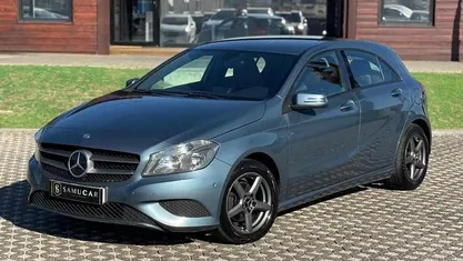 Azul Usado 2015 Mercedes A160 Citadino | € 13.990 (Preço justo)