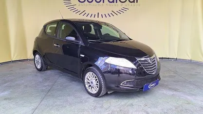 Usado Lancia Ypsilon S 95 HP (69 kW) 2014 Preto Citadino