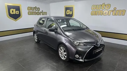 Usado Toyota Yaris Hybrid Sport 100 HP (73 kW) 2015 Cinza