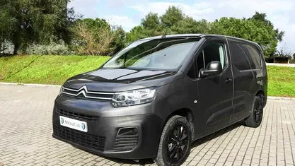 Cinza Usado 2023 Citroën Berlingo Live Monovolume | € 18.450 (Preço justo)