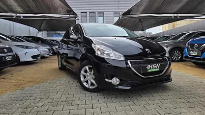 Preto Usado 2014 Peugeot 208 Style Citadino | € 8.900 (Preço justo)