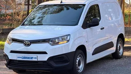 Usado Toyota Proace 102 HP (75 kW) 2021 Branco Monovolume