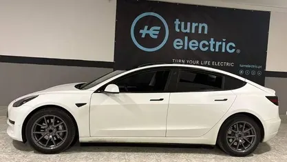 Usado 2023 Tesla Model 3 Sedan | € 28.500 (Bom preço)