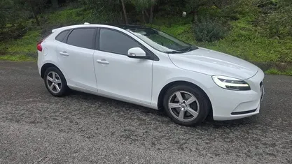 Usado Volvo V40 Kinetic 120 HP (88 kW) 2018 Branco