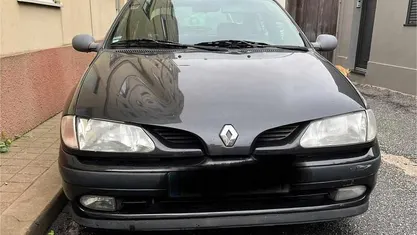 Usado Renault Mégane 69 HP (50 kW) 1996 Preto Citadino