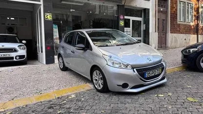 Cinzento Usado 2014 Peugeot 208 Citadino | € 8.500 (Preço justo)