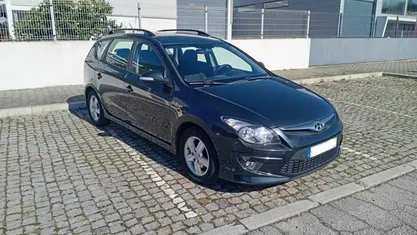 Preto Usado 2011 Hyundai i30 Comfort Sedan | € 5.650 (Preço justo)