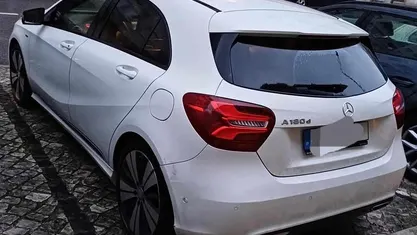 Branco Usado 2016 Mercedes A180 Citadino | € 17.000 (Preço justo)