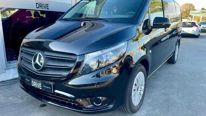 Usado Mercedes Vito 136 HP (100 kW) 2022 Preto Van