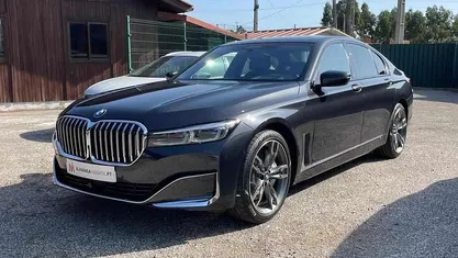 Cinzento Usado 2022 BMW 740 Sedan | € 67.950