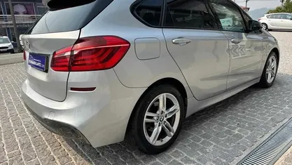 Cinzento Usado 2015 BMW 216 Active Tourer Monovolume | € 13.950 (Preço justo)