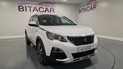 Usado Peugeot 3008 Allure 130 HP (95 kW) 2019 Branco SUV