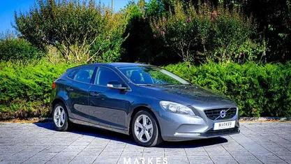 Cinzento Usado 2014 Volvo V40 Carrinha | € 13.495 (Preço justo)