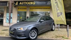 Cinza Usado 2015 Audi A3 Attraction Sedan | € 14.980 (Preço justo)