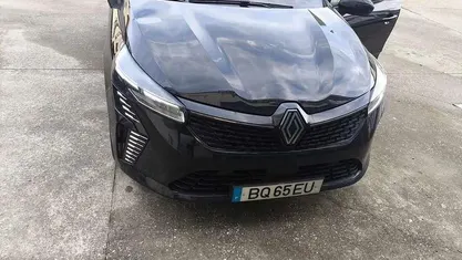 Usado Renault Clio V 100 HP (73 kW) 2025 Preto