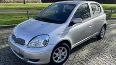 Cinzento Usado 2003 Toyota Yaris Citadino | € 4.500 (Preço justo)
