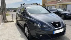 Cinzento Usado 2010 Seat Altea Style Monovolume | € 6.900 (Preço justo)