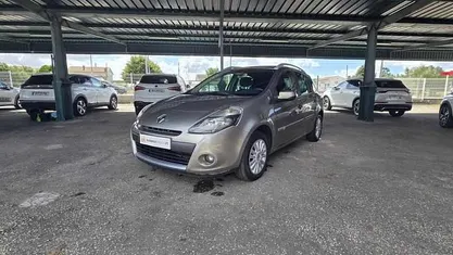 Usado Renault Clio IV 85 HP (62 kW) 2015 Cinzento Sedan