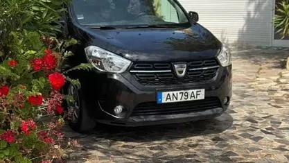 Preto Usado 2021 Dacia Lodgy Monovolume | € 15.900 (Preço justo)