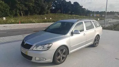 Usado Skoda Octavia 105 HP (77 kW) 2009 Cinzento Carrinha
