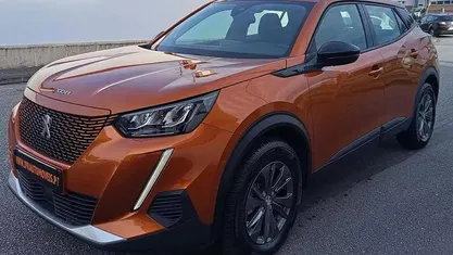 Usado Peugeot e-2008 Active 100 kW (136 HP) 2022 SUV