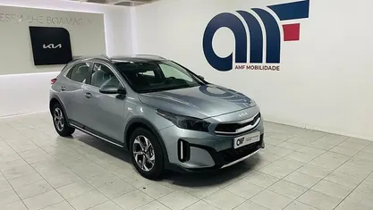 Cinza Usado 2025 Kia XCeed SUV | € 21.899 (Bom preço)