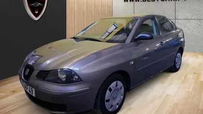 Usado Seat Cordoba 75 HP (55 kW) 2005 Cinzento Sedan