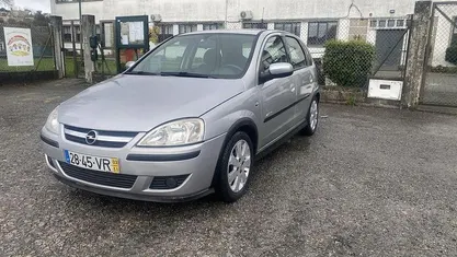 Usado Opel Corsa 70 HP (51 kW) 2003 Cinzento Sedan