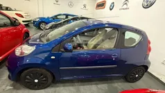 Azul Usado 2006 Peugeot 107 Citadino | € 4.900 (Preço justo)