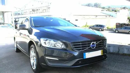 Cinzento Usado 2014 Volvo V60 Carrinha | € 12.500 (Preço justo)