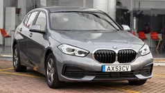 Cinza Usado 2023 BMW 116 Advantage Citadino | € 28.500 (Preço justo)