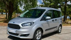 Cinzento Usado 2016 Ford Tourneo Courier Monovolume | € 9.450 (Preço justo)