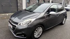 Cinzento Usado 2017 Peugeot 208 Style Citadino | € 10.980 (Preço justo)