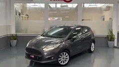 Cinza Usado 2015 Ford Fiesta Titanium Citadino | € 11.450 (Preço justo)