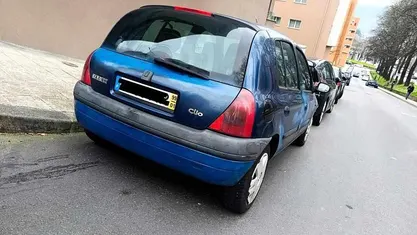 Usado Renault Clio II 58 HP (42 kW) 1999 Azul Citadino