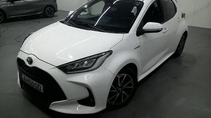 Usado 2021 Toyota Yaris Hybrid | € 17.640 (Preço justo)