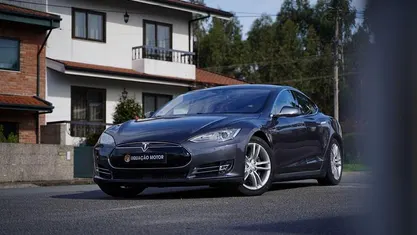 Cinzento Usado 2015 Tesla Model S Citadino | € 25.900 (Preço justo)