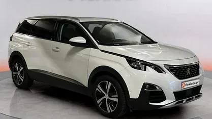Usado Peugeot 5008 Allure 130 HP (95 kW) 2020 SUV