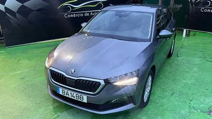 Cinzento Usado 2023 Skoda Scala Ambition Citadino | € 13.950 (Bom preço)
