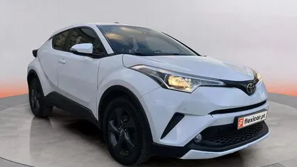 Branco Usado 2017 Toyota C-HR Comfort SUV | € 16.490 (Preço justo)