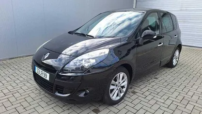 Preto Usado 2011 Renault Scénic III Monovolume | € 7.500 (Preço justo)