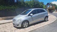 Cinzento Usado 2010 Mercedes B180 Monovolume | € 10.350 (Bom preço)