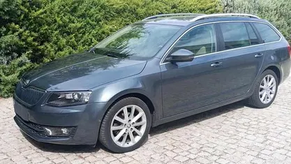 Cinzento Usado 2014 Skoda Octavia Carrinha | € 10.750 (Preço justo)