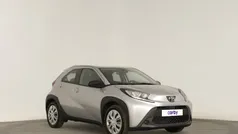 Cinzento Usado 2023 Toyota Aygo Play Citadino | € 16.490 (Preço justo)