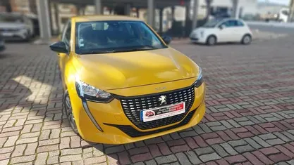 Usado Peugeot 208 Active 75 HP (55 kW) 2022 Amarelo Citadino