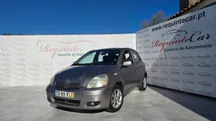 Cinzento Usado 2004 Toyota Yaris | € 4.990 (Preço justo)